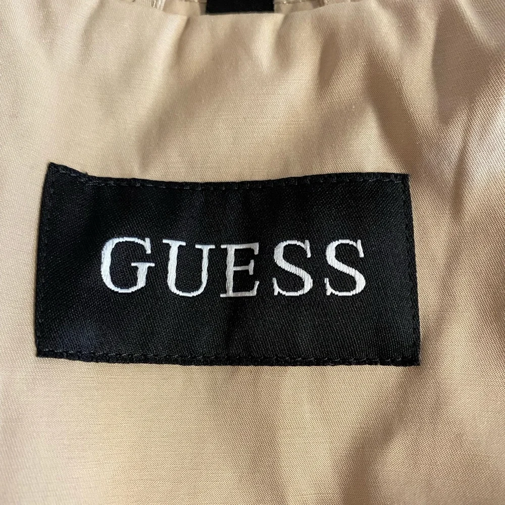 Classic Guess Belted Trench Coat size Double breasted with snap buttons.Size XS